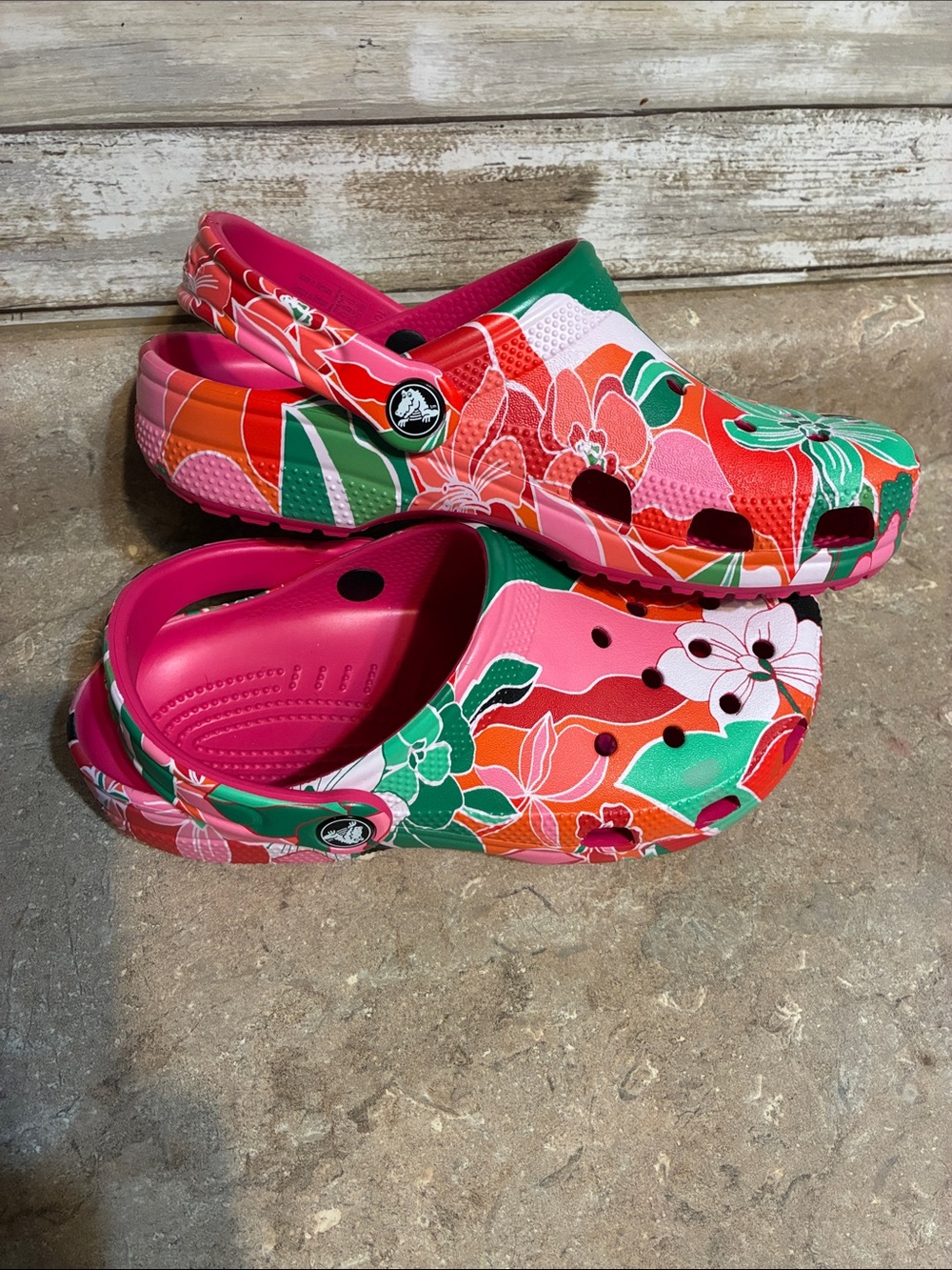 CROCS Size Women 6 Pink Floral NWOT